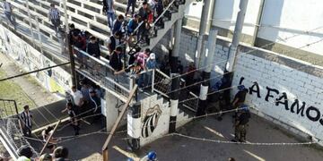 Desde la tribuna: el momento de los incidentes en La Visera