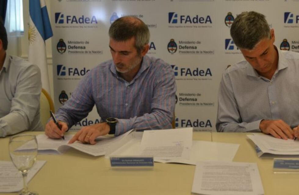 ANAC y FAdeA firman convenio para el desarrollo e instalación de balizamientos