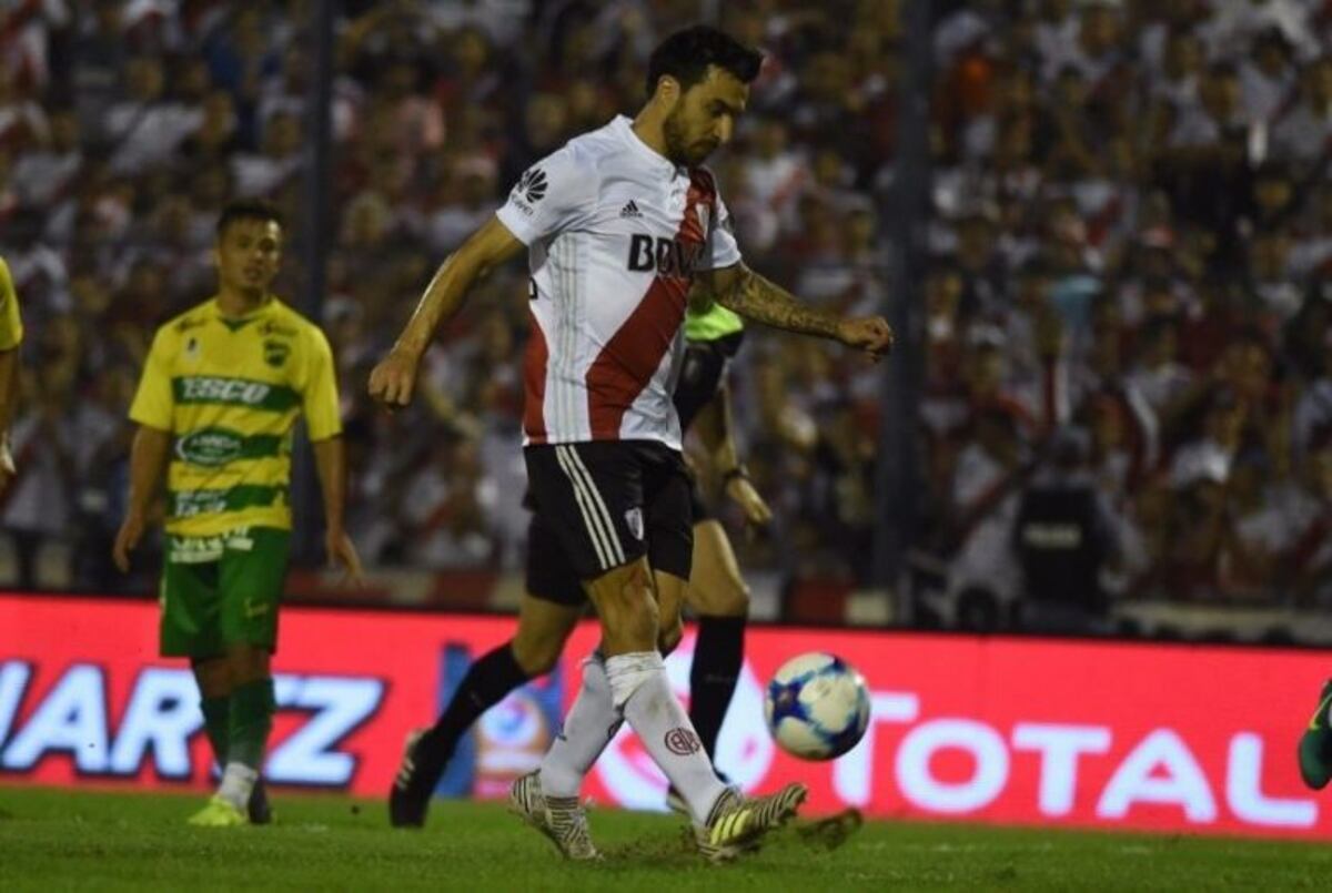 Golazo de Ignacio Scocco a Defensa y Justicia\u002E Foto: Twitter\u002E