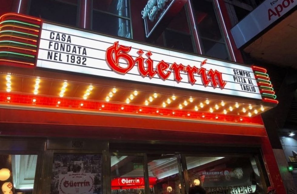 Los precios de la Mozzarella y Fugazzeta en Güerrín: la icónica pizza de Buenos Aires