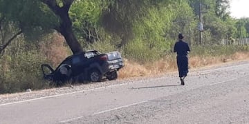 Le enseñaba a manejar a su hija, chocaron contra un árbol y falleció\u002E (Policía de Salta)