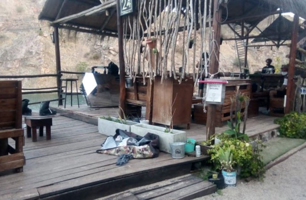 La Calera: fiesta electrónica clandestina en la Laguna Azul