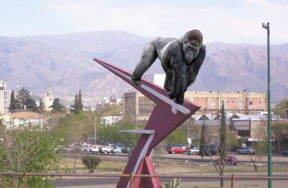 Aparecieron los memes del "mendocinos gorilitas" de Gioja