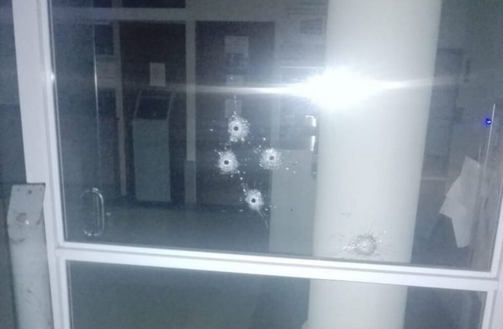 Motociclistas pasaron a los tiros por la noche frente a los Tribunales de San Lorenzo