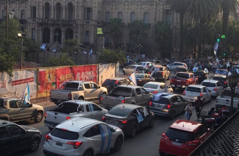 17A: comparación con la "peste negra" y caravana en Concepción