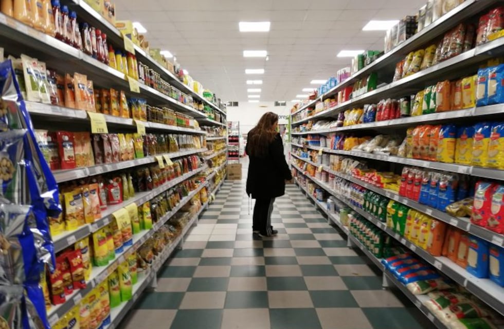 La ventas en los supermercados bajaron 12,6% en abril
