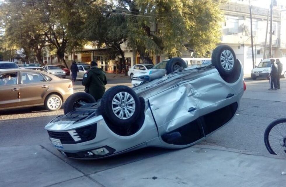 Un tremendo choque se produjo en la esquina de Chaco e Irigoyen