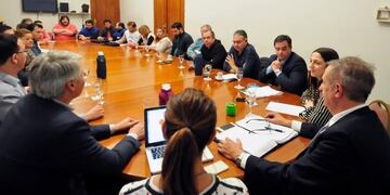 Comenzó la reunión de estatales sin el Gobernador Arcioni