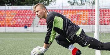 El momento en que un futbolista ruso es alcanzado por un rayo (Foto: Zanama Truda)