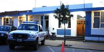 Le arrebataron el bolso y le robaron 40\u002E000 pesos en Viedma