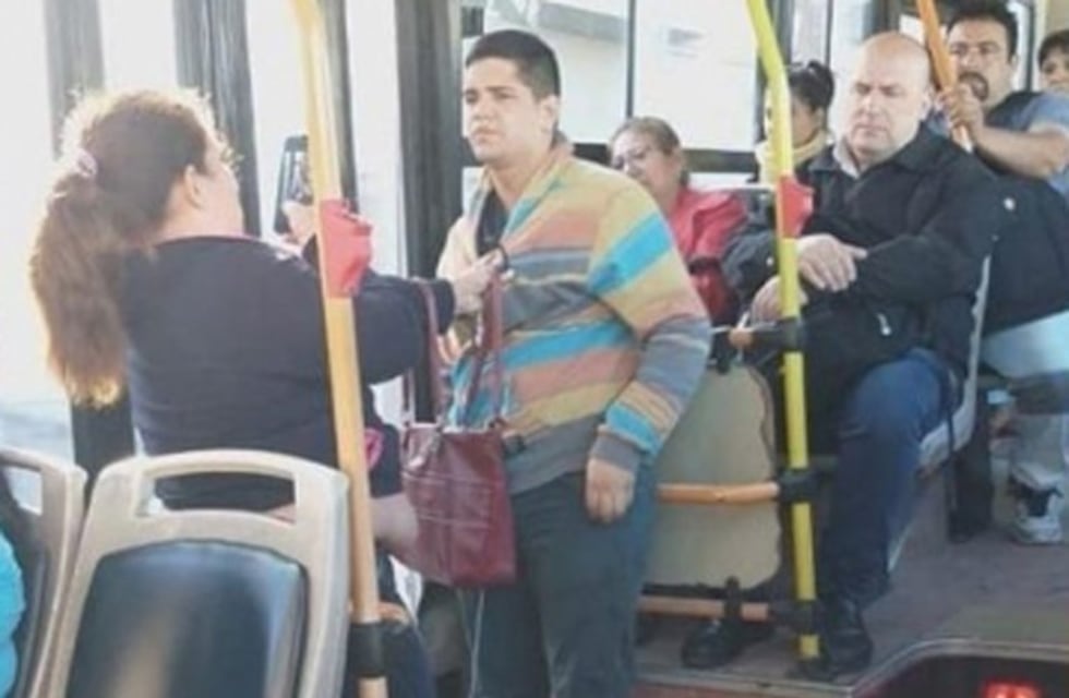 Una mujer le dio una paliza a un ladrón que quiso arrebatarle el celular