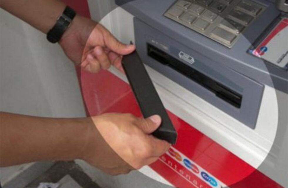 Hallaron dos "pescadores" más en cajeros automáticos