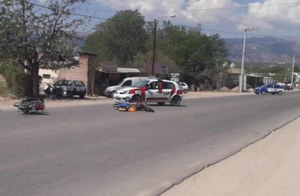 Accidente de moto sobre ruta 15 deja a una mujer en estado delicado
