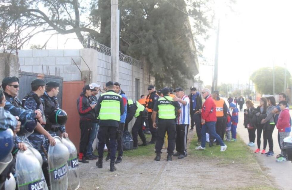 Operativo policial de excelencia hizo del clásico puntaltense una verdadera fiesta