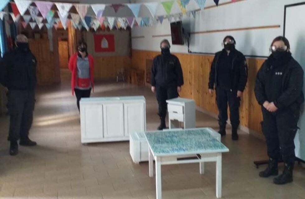 Presas de la cárcel de Azul restauraron muebles para un jardín de infantes