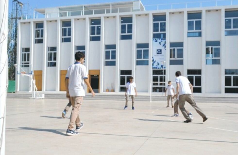 Amenaza de bomba en escuela de Godoy Cruz: es insólito quién hizo el llamado