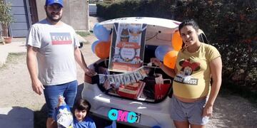 Gema y Edgar recibieron los regalos en un remis\u002E