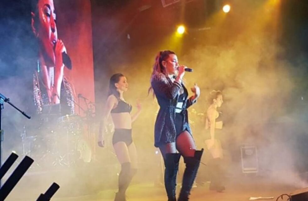 Jimena Barón calentó la Fiesta de la Nieve en Malargüe