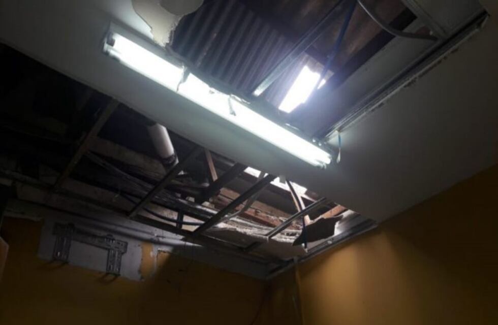 Una vez más se cayó parte del techo en las oficinas de Tránsito