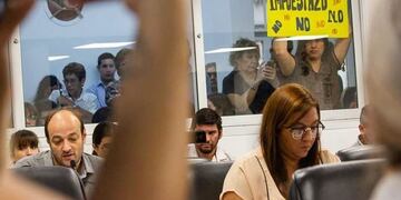 Fracasó la sesión extraordinaria; la suba de impuestos sigue firme