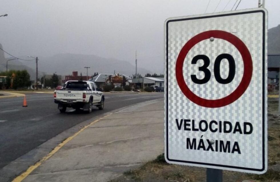 El Chaltén: municipalidad instala nuevas señales de tránsito