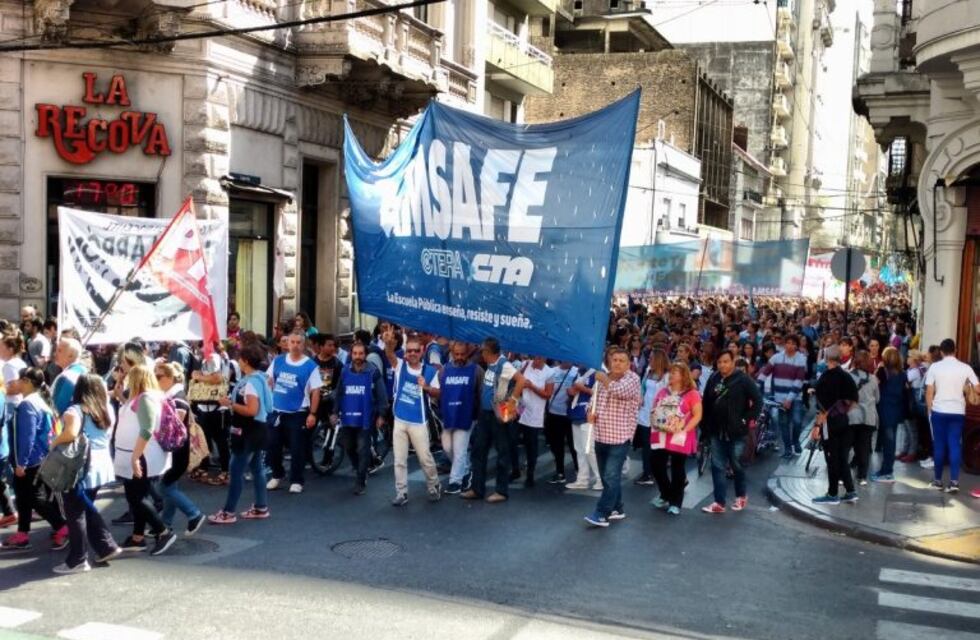 Contundente rechazo de los gremios a la decisión del Gobierno de cerrar la discusión por decreto