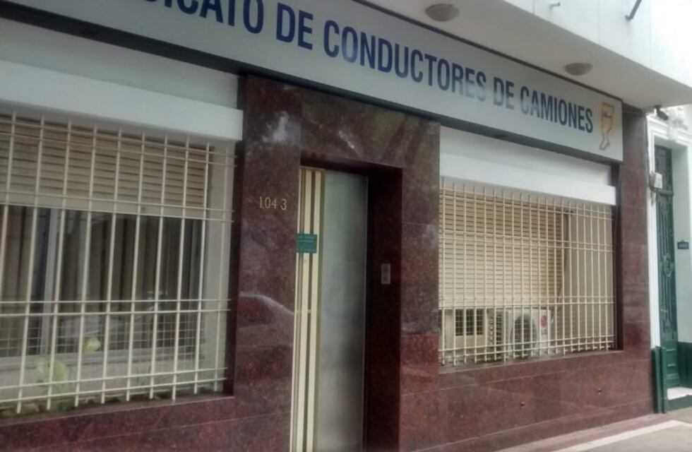 Vandalizaron el frente del Sindicato de Camioneros