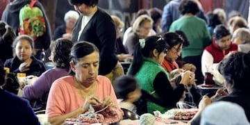 Medio millar de tejedoras se reunirán para hacer abrigos para las familias inundadas