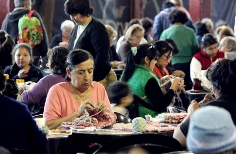 Medio millar de tejedoras se reunirán para hacer abrigos para las familias inundadas