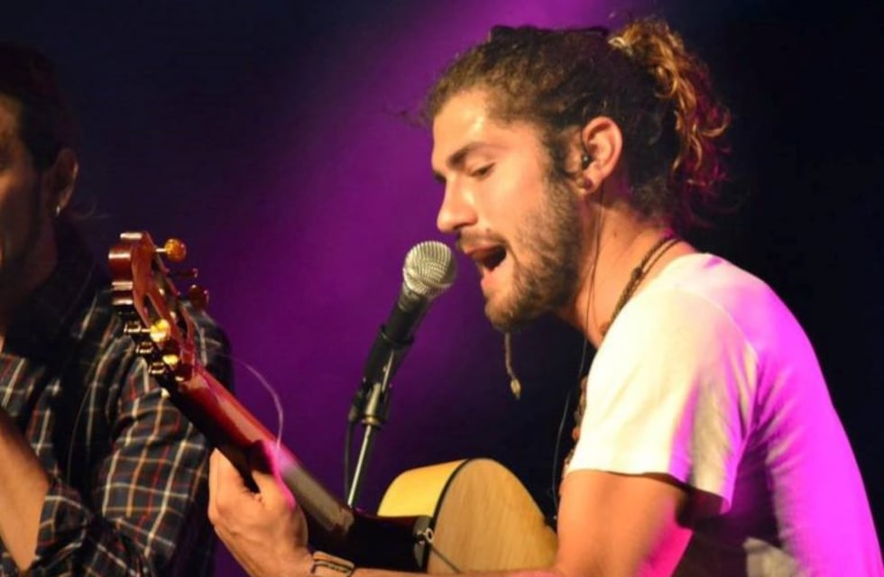 Alejandro Astola Soto reclama a Ulises Bueno por su tema Intento