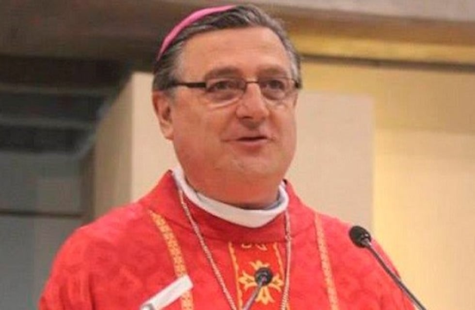 El arzobispo de Rosario dijo que es "un error" quitar símbolos religiosos