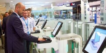 Ponen en marcha las puertas biométricas en el aeropuerto de Ezeiza