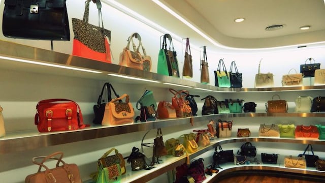 Estafadora de carteras seguirá detenida