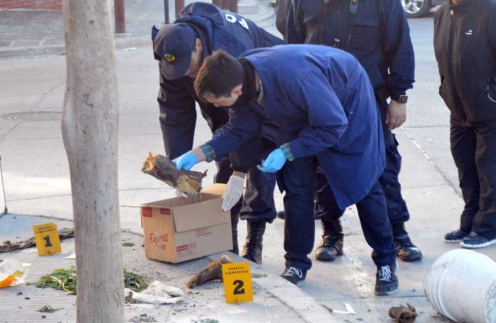 Hallan un cuerpo descuartizado en un balde en el centro de Comodoro