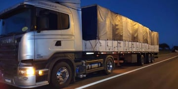 Un camionero se quedó dormido y chocó a otro\u002E