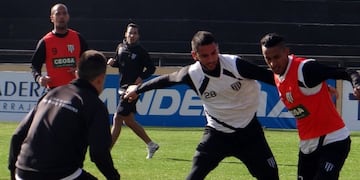 El tu00e9cnico Daru00edo Alaniz cambiu00f3 medio equipo para enfrentar a Mitre, el domingo\u002E