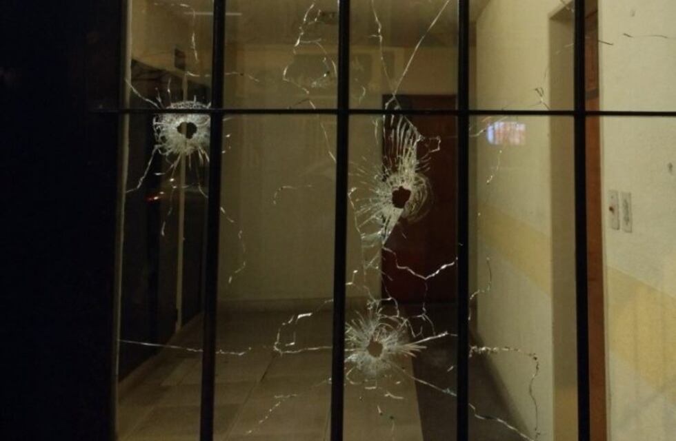 Atacaron a tiros dos inmuebles en el macrocentro y hay múltiples hipótesis sobre las motivaciones