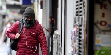 Rige la cuarentena más estricta en el Área Metropolitana de Buenos Aires (AMBA)\u002E (Clarín)