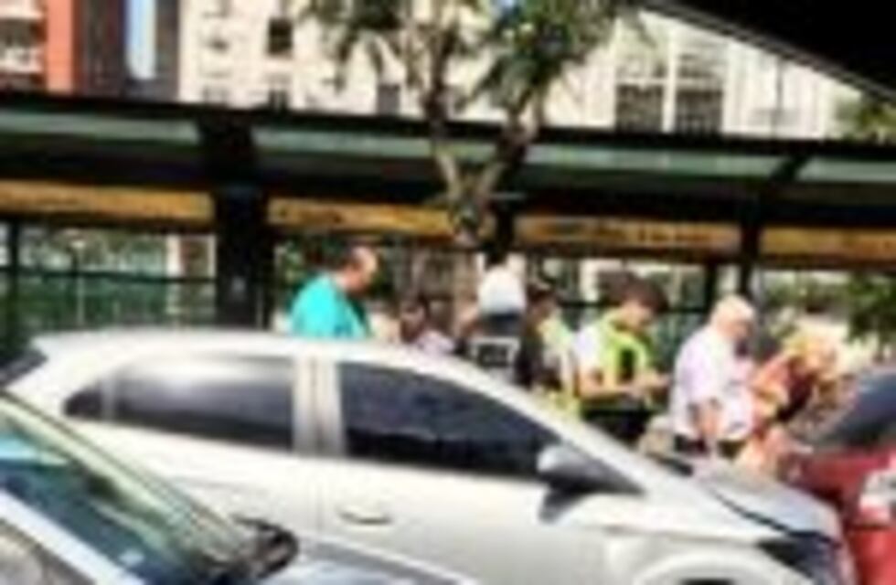Chocaron dos autos en 9 de Julio y Alsina, mano a Capital