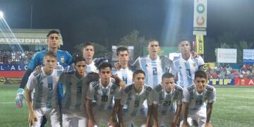 Maravilla Maroni, junto al 22, Rodrigo Pasquini, tras la goleada sobre Venezuela\u002E