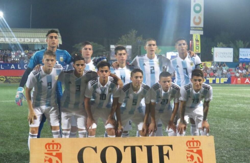 Maroni, el nuevo refuerzo de Talleres, con la 10 en el debut de la Selección Sub 20