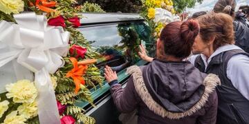 Despiden a Julieta Vinaya, la mujer que luchaba por saber quién mató a su hijo Atahualpa