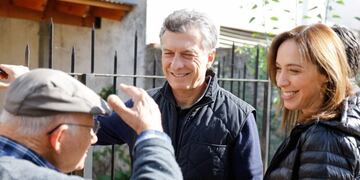 DYN08, LOBOS 22/04/2017, EL PRESIDENTE MAURICIO MACRI Y LA GOBERNADORA DE LA PROVINCIA DE BUENOS AIRES, MARu00cdA EUGENIA VIDAL, DIALOGARON CON VECINOS Y COMERCIANTES DEL MUNICIPIO BONAERENSE DE LOBOS, AL ENCABEZAR HOY UN NUEVO TIMBREO NACIONAL DE CAMBIEMOS.n