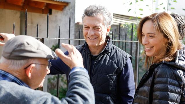 DYN08, LOBOS 22/04/2017, EL PRESIDENTE MAURICIO MACRI Y LA GOBERNADORA DE LA PROVINCIA DE BUENOS AIRES, MARu00cdA EUGENIA VIDAL, DIALOGARON CON VECINOS Y COMERCIANTES DEL MUNICIPIO BONAERENSE DE LOBOS, AL ENCABEZAR HOY UN NUEVO TIMBREO NACIONAL DE CAMBIEMOS.n