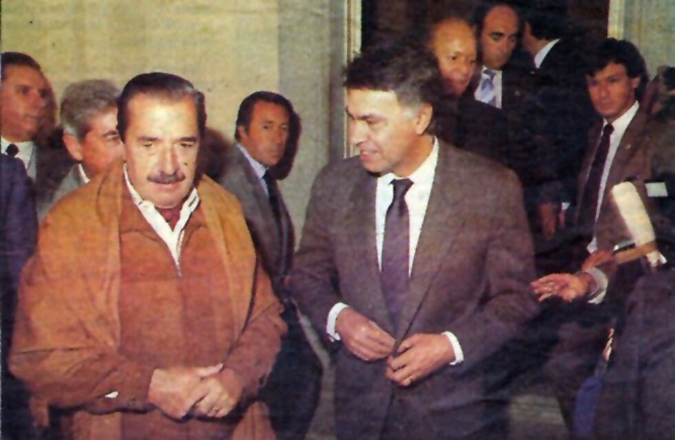 Alfonsín y el poncho comodorense que recorrió el país