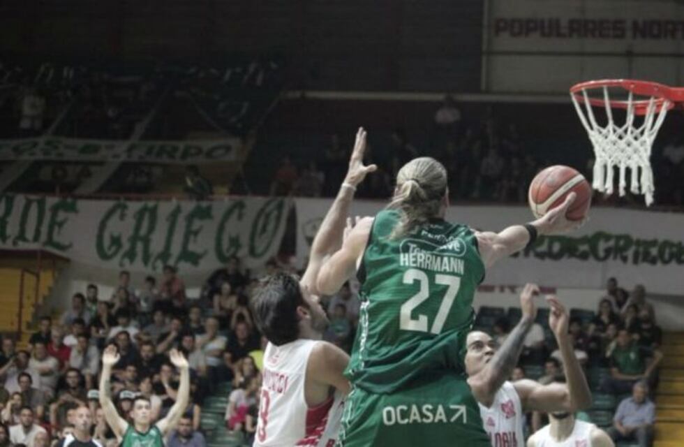 En un partidazo, Atenas venció a Instituto y cortó la racha negativa