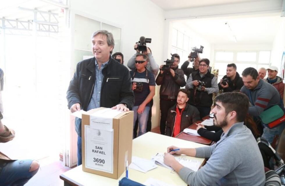 "Mientras más gente vote más legitimidad para el que llegue", dijo Emir Félix