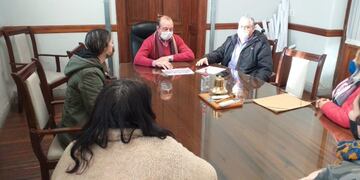 El intendente Sánchez se reunió con vecinos de calle Zapiola para poner en marcha el acceso al sistema cloacal\u002E