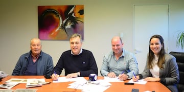 Importante firma del convenio entre Expreso Santa Rosa, Municipalidad de Rafaela e Instituto para el Desarrollo Sustentable (Prensa Municipalidad de Rafaela)