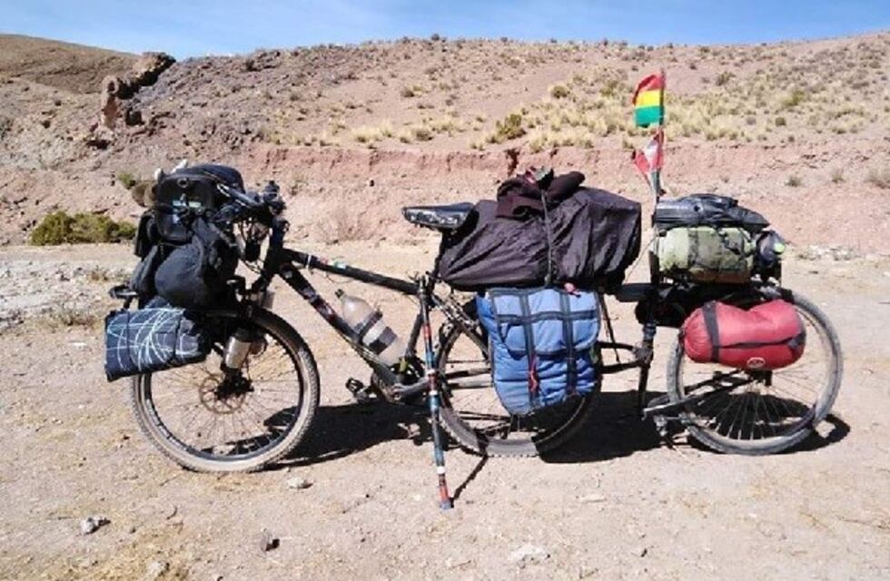 Ciclista viajero le robaron la bicicleta en Corrientes